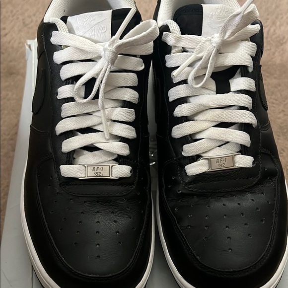 Nike Air Force 1 07 gum sole Black and White Sneakers Timeless Design - Picture 3 of 9